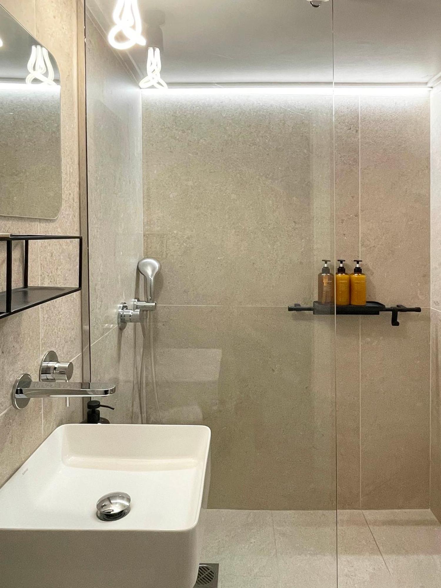 The Cucuwow Apartment Атина Екстериор снимка
